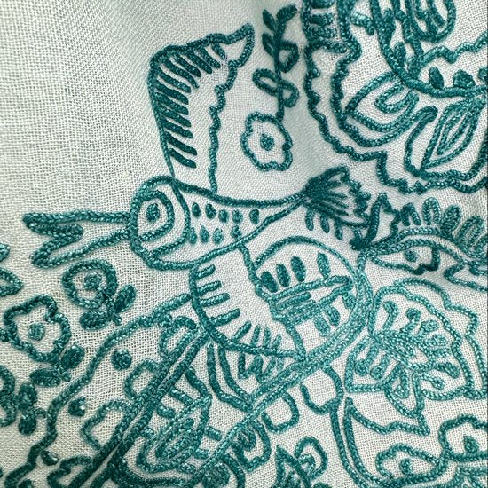 Dream In NICE 薄手ウール&シルク アリー手刺繍ストール(ライトグリーン)