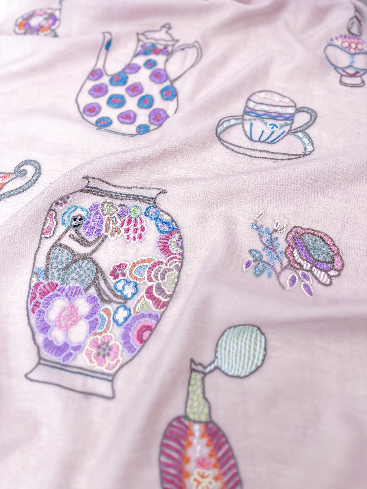 薄手ウールシルク アリー手刺繍ストール (ライトピンク)