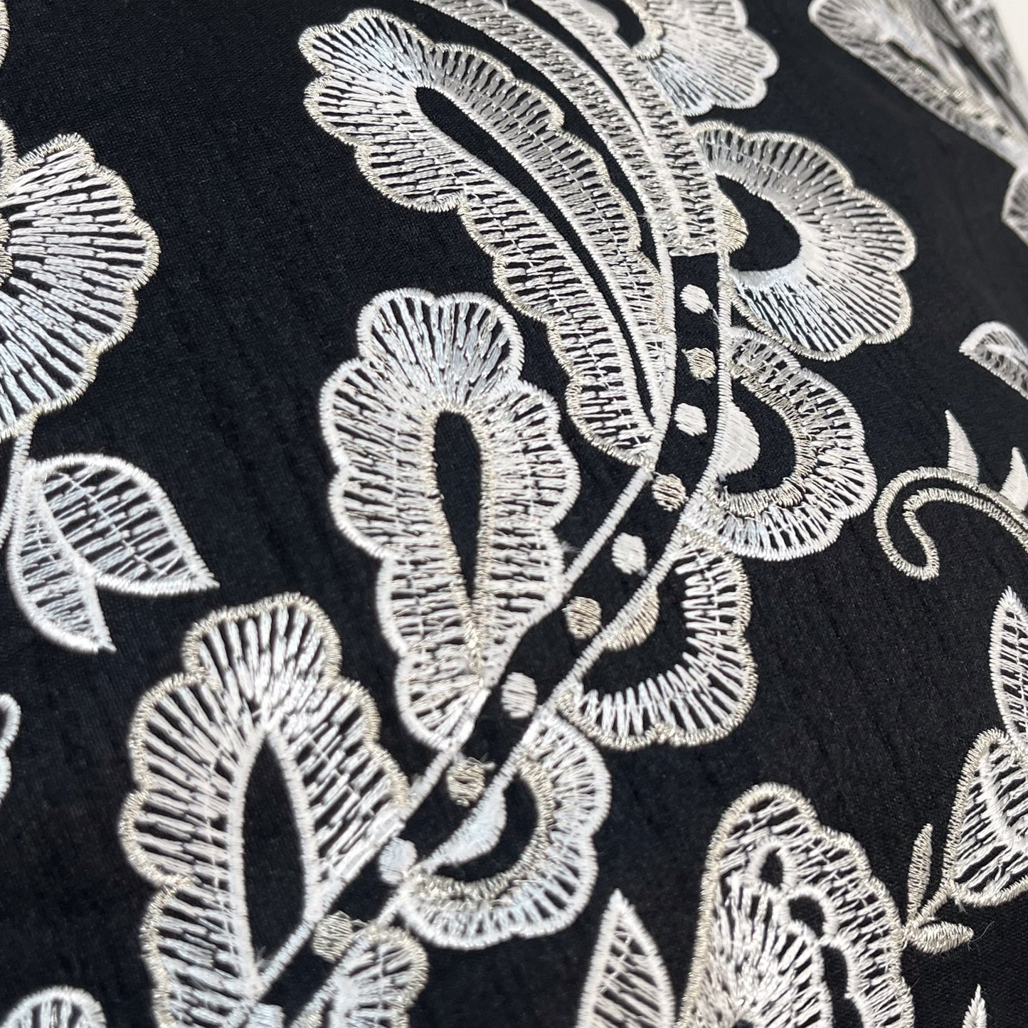 刺繍 ポリエステル ショルダーバッグ(ブラック/アイボリー)