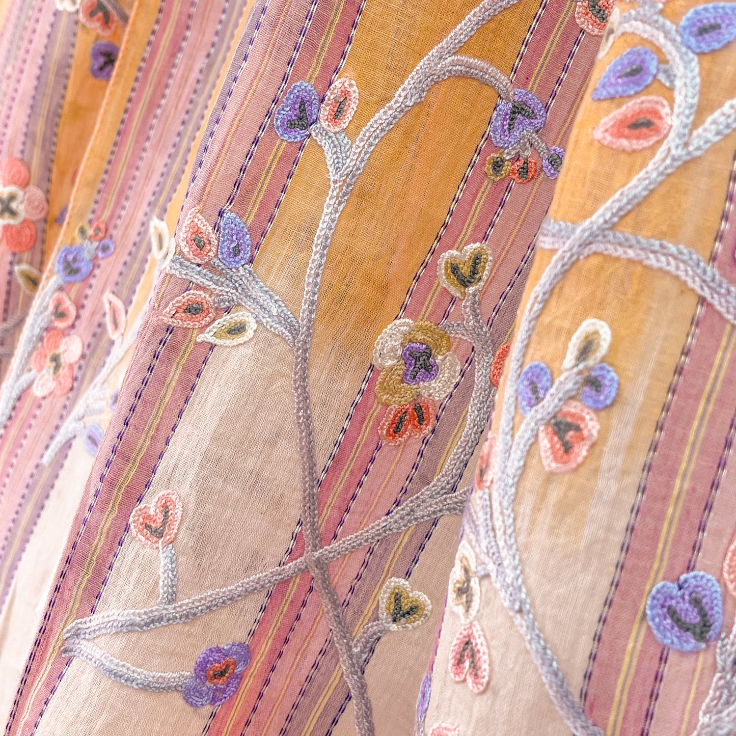 コットン アリー手刺繍ストール (ライトオレンジミックス)
