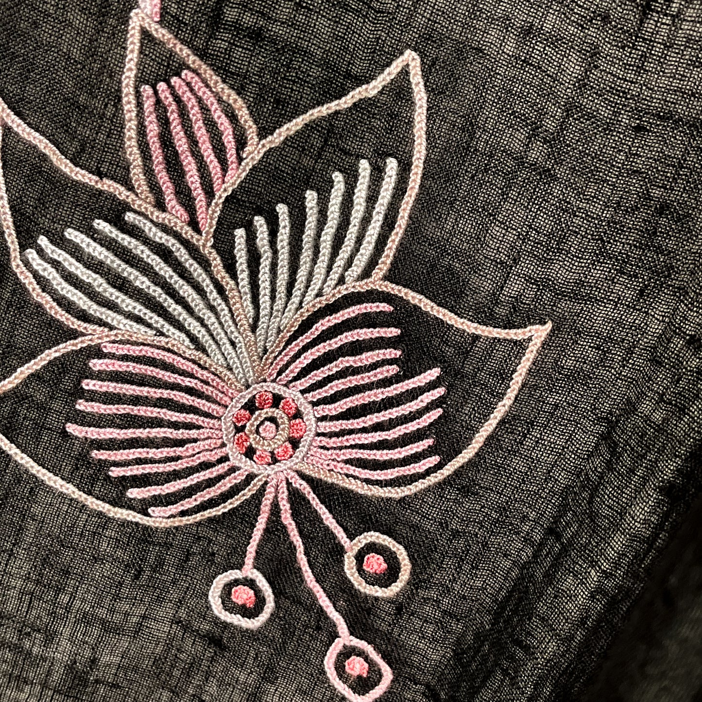 リネン アリー手刺繍ストール (ブラック/ライトピンク)