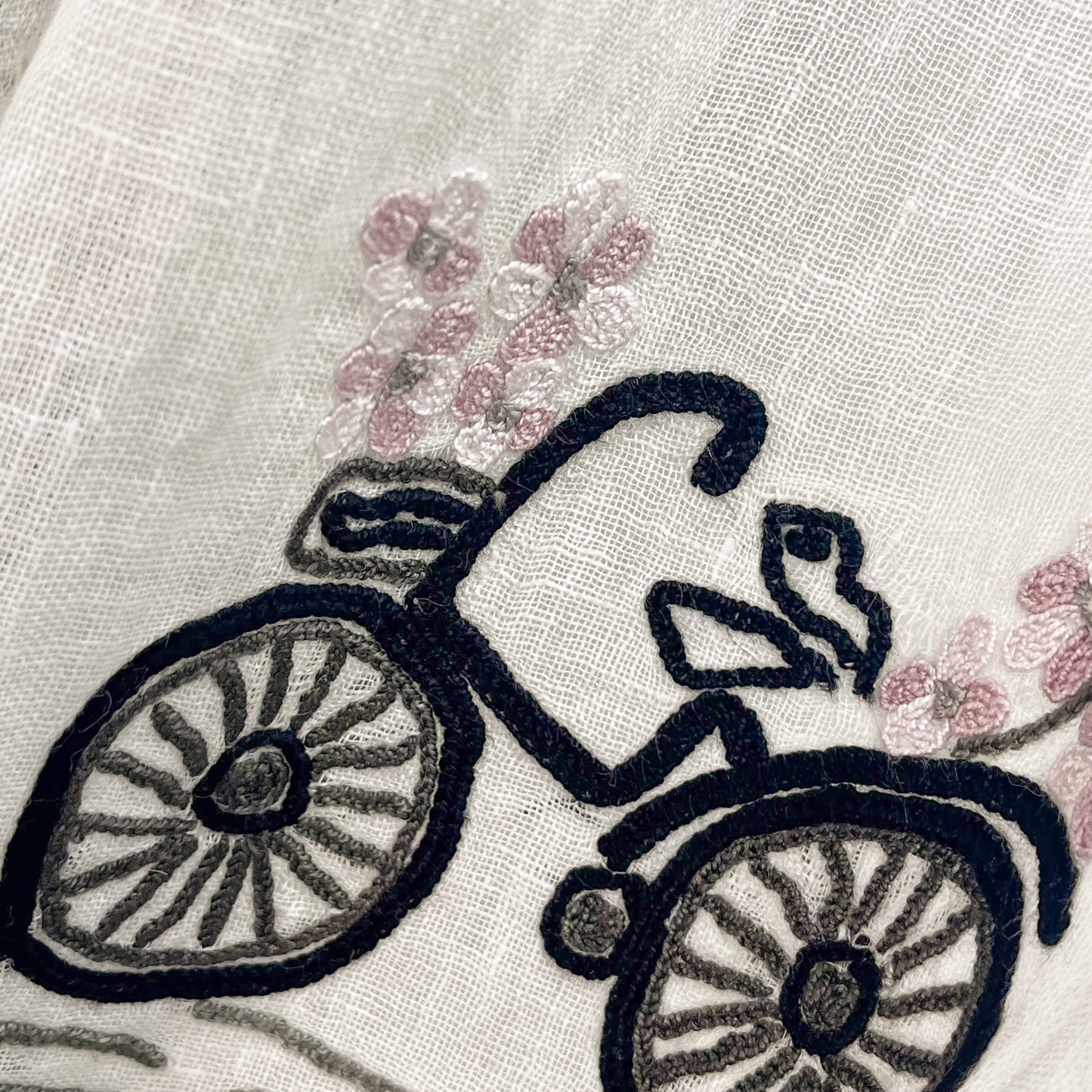 Peace On Earth リネン 手刺繍ストール(ホワイト)