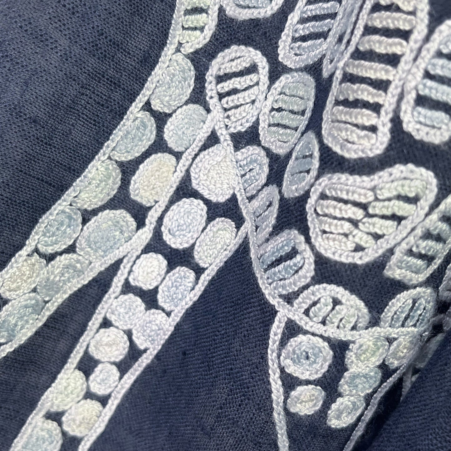 Giraffe Pattern Safari Dance Linen Arry Hand Embroidered Stole (Navy)