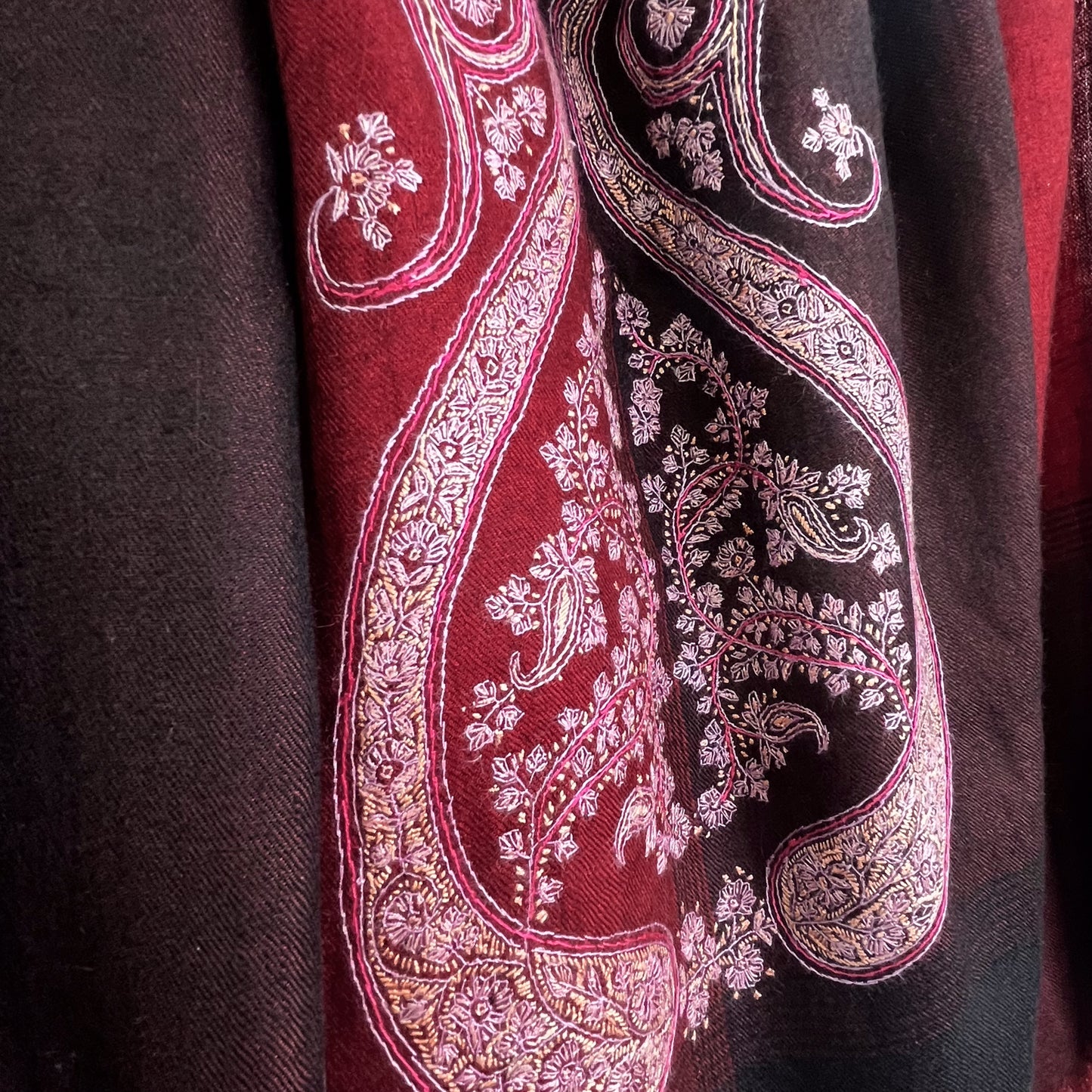 カシミヤ ニードル手刺繍ストール (ダークレッド)