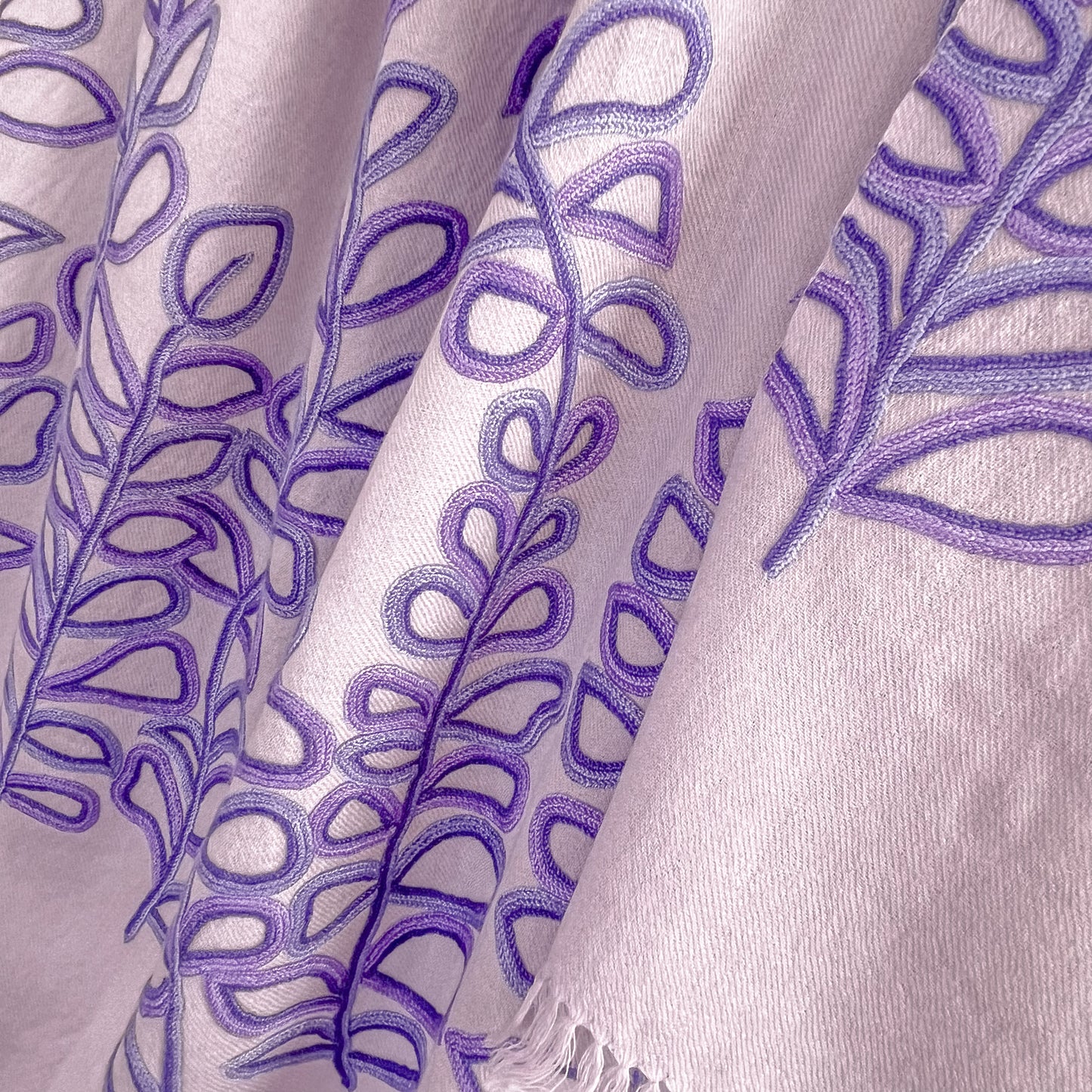 【期間限定スペシャル価格】ウールアリー手刺繍ストール (ラベンダー)