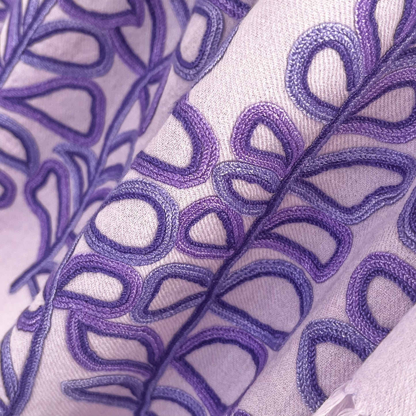 【期間限定スペシャル価格】ウールアリー手刺繍ストール (ラベンダー)