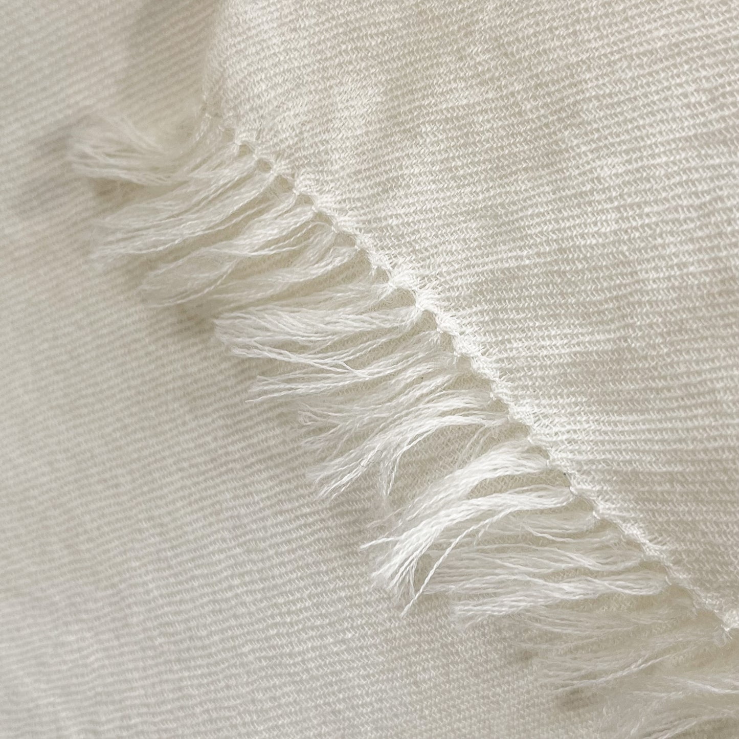 【期間限定スペシャル価格】ウールアリー手刺繍ストール (ホワイト/イエロー)【19%OFF】