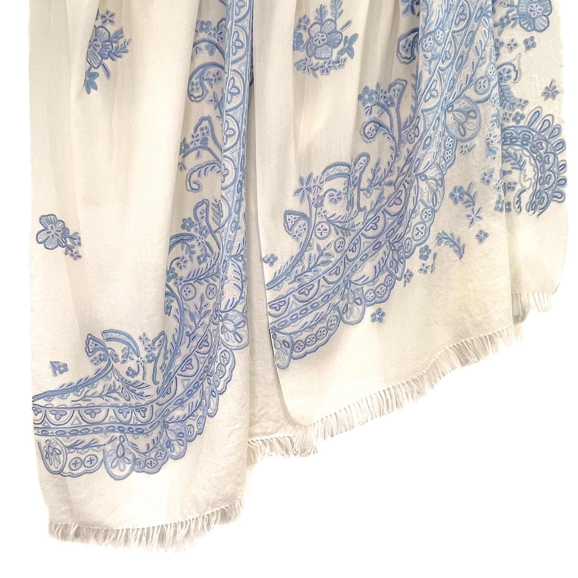 数々の賞を受賞 Lace (ホワイト/ライトブルー アリー手刺繍ストール ウール 小物