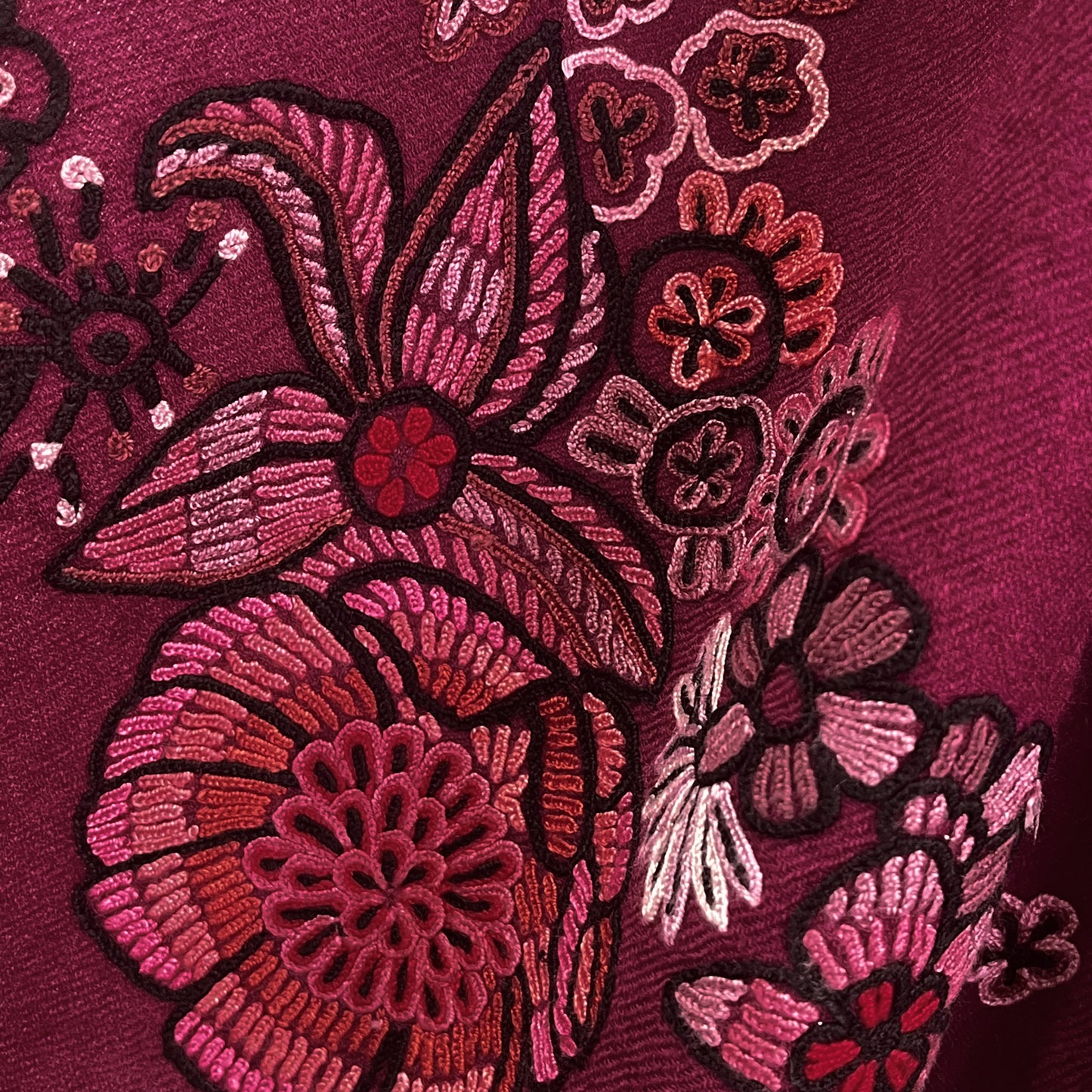 FLOWER MERRY GO ROUND ウール アリー手刺繍ストール (ラディッシュパープル)