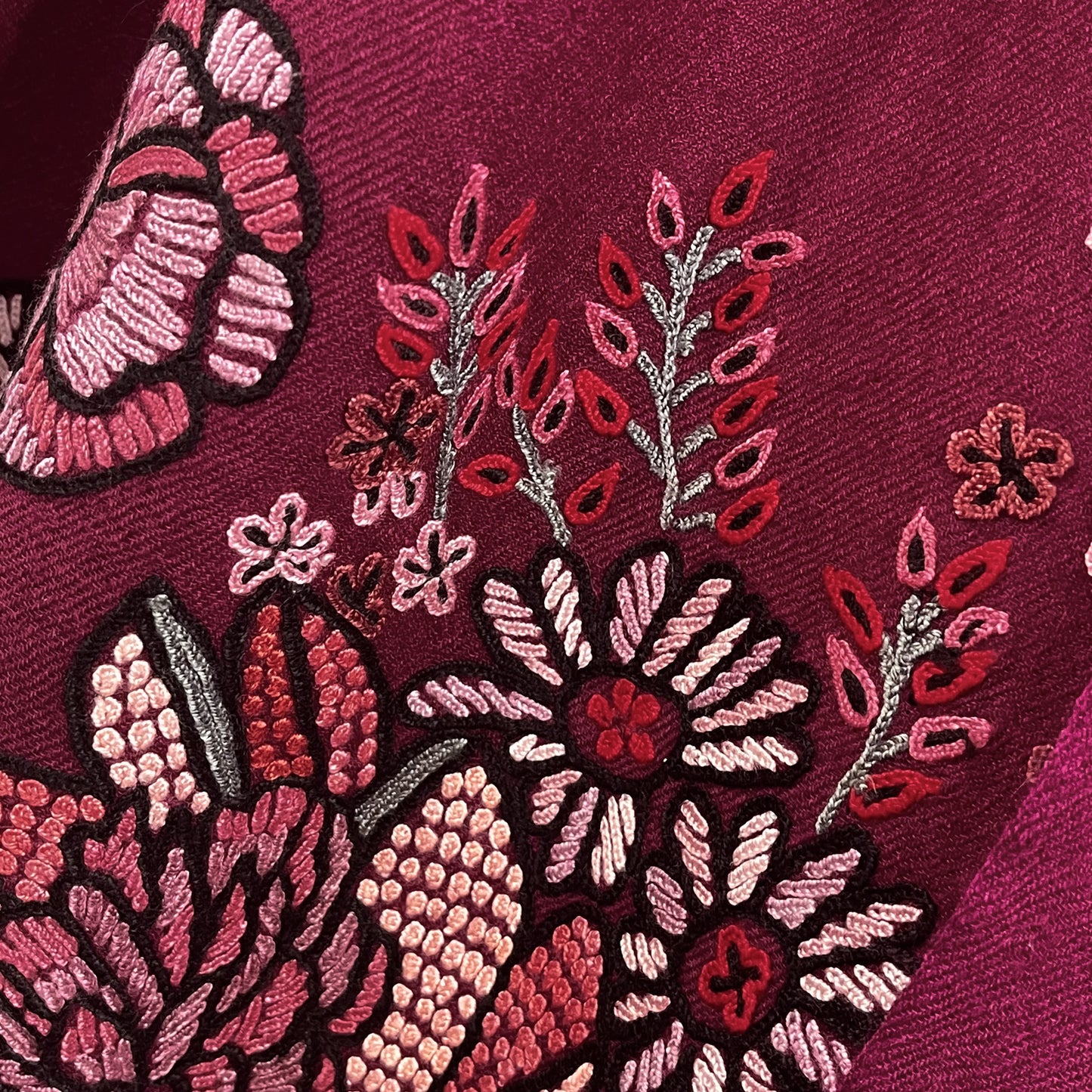 FLOWER MERRY GO ROUND ウール アリー手刺繍ストール (ラディッシュパープル)