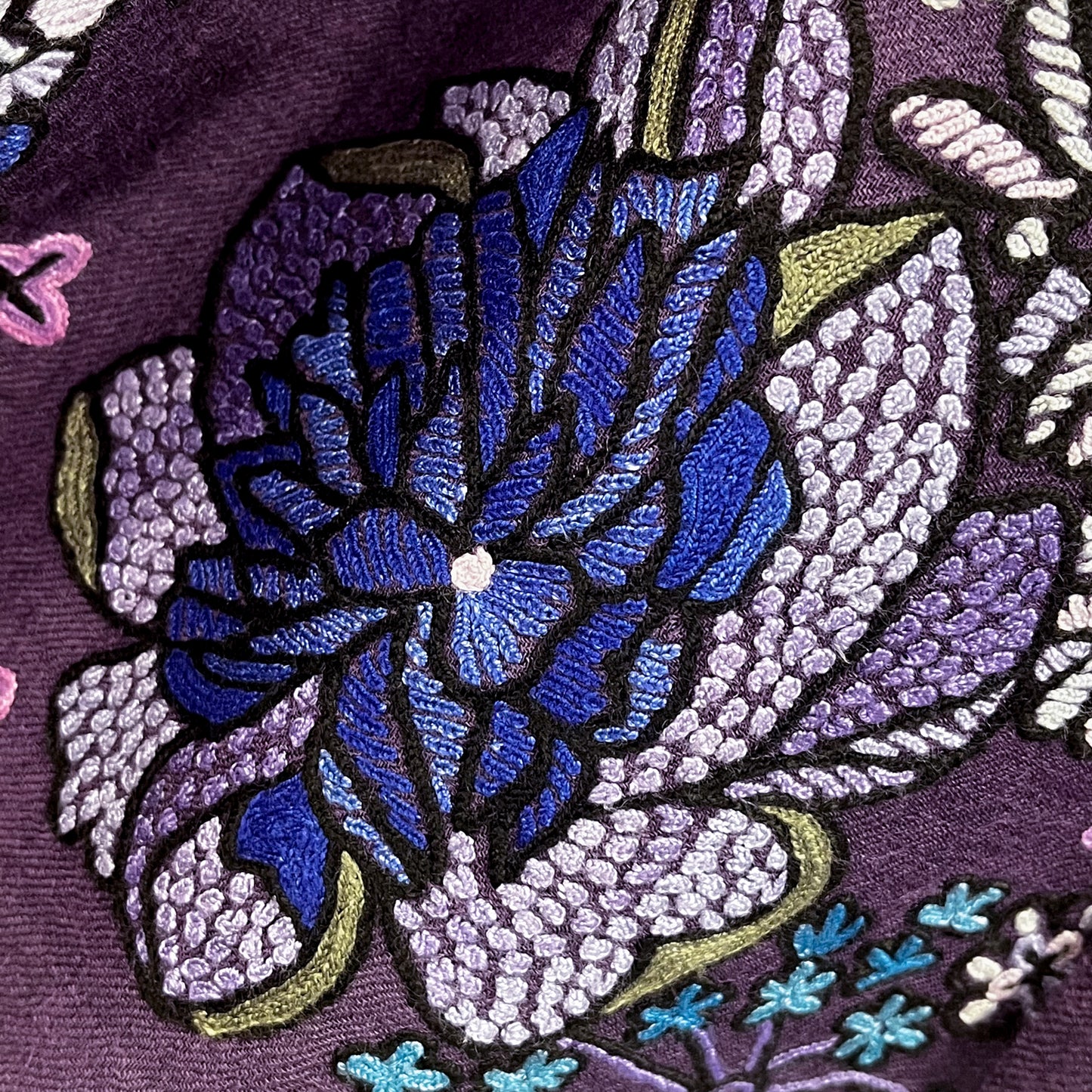 FLOWER MERRY GO ROUND ウール アリー手刺繍ストール (ダークパープル)