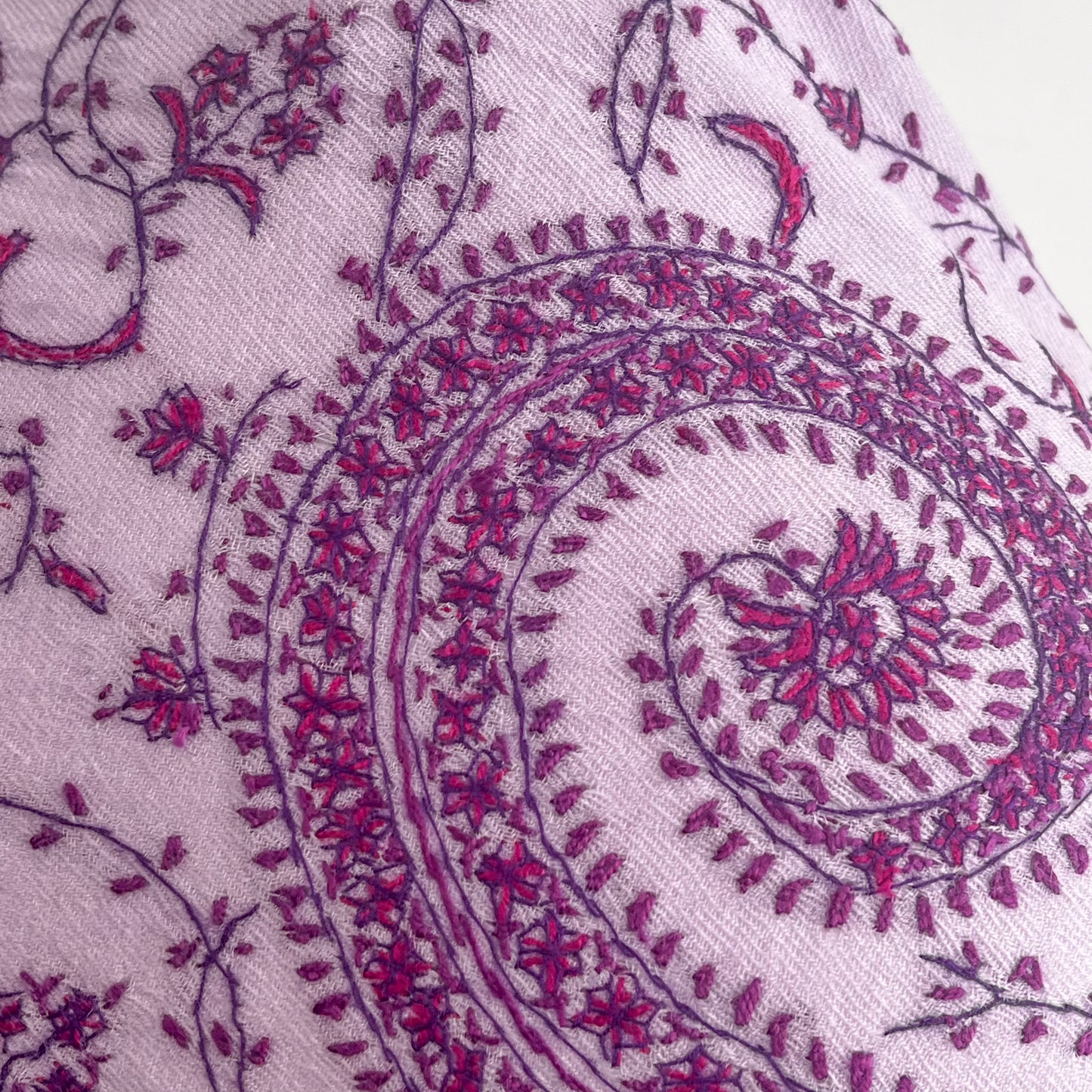 【期間限定スペシャル価格】ウール ニードル手刺繍ストール (ライトパープル)