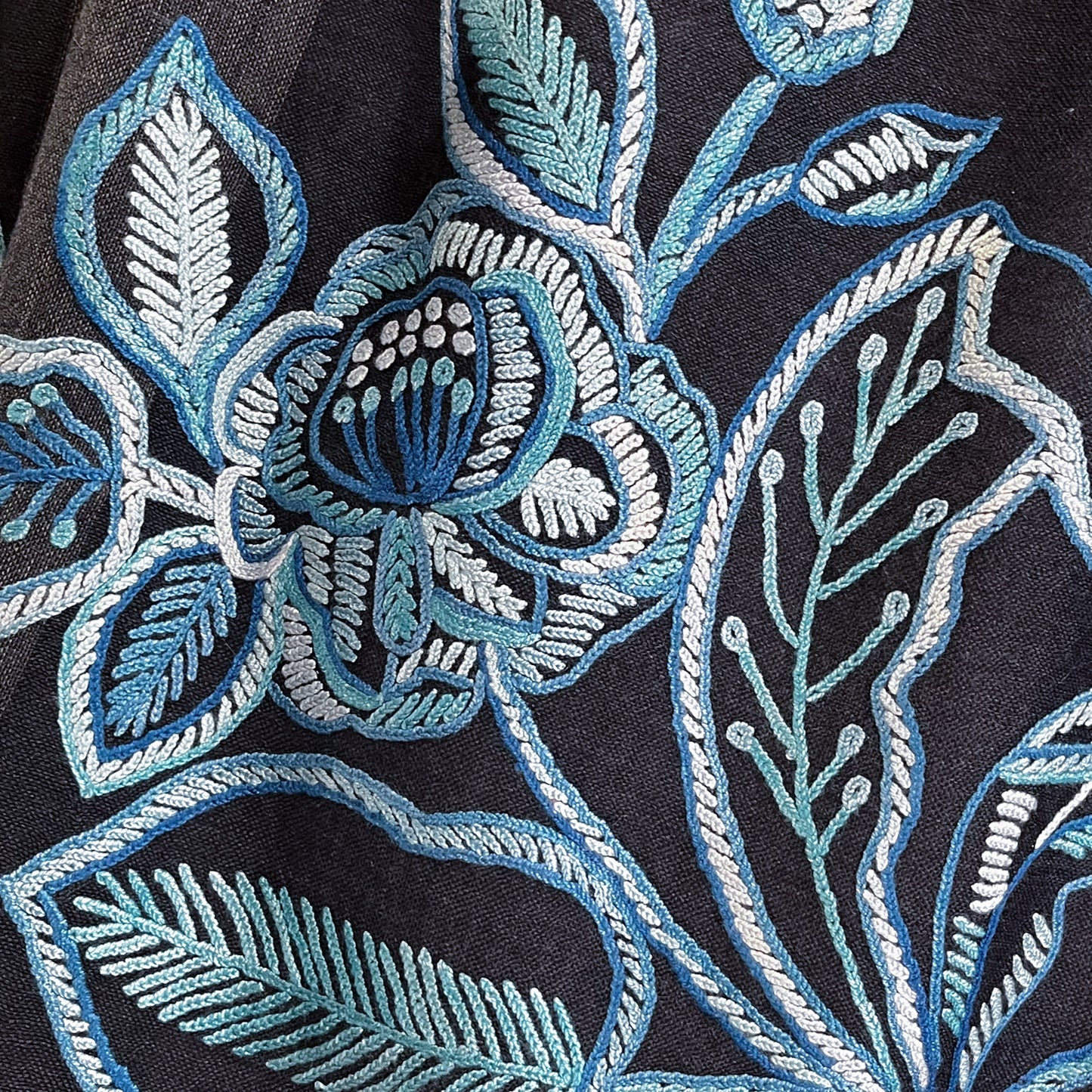 ウール&シルク アリー手刺繍ストール (ネイビー)