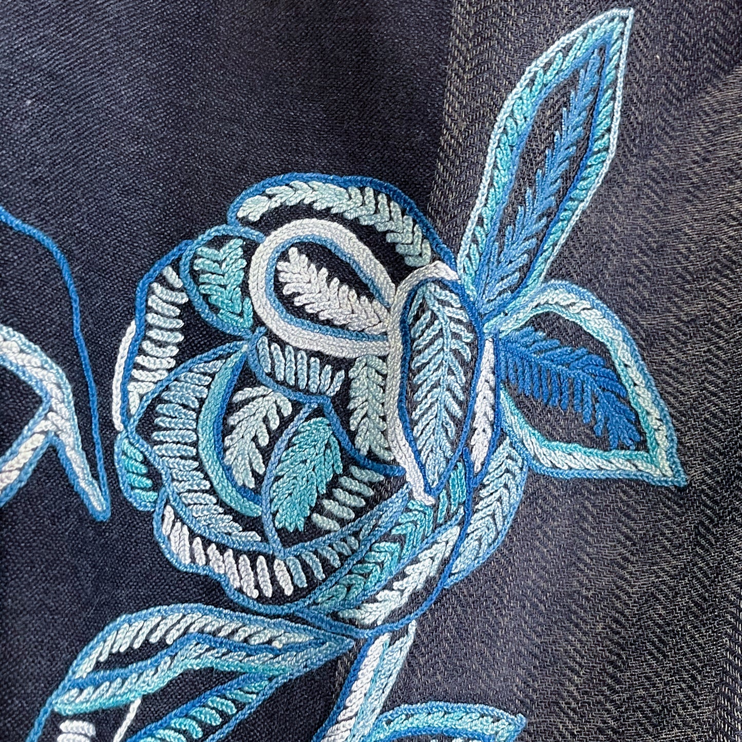 ウール&シルク アリー手刺繍ストール (ネイビー)