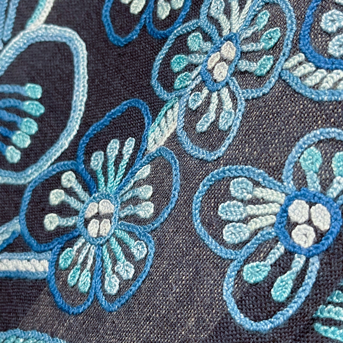 ウール&シルク アリー手刺繍ストール (ネイビー)