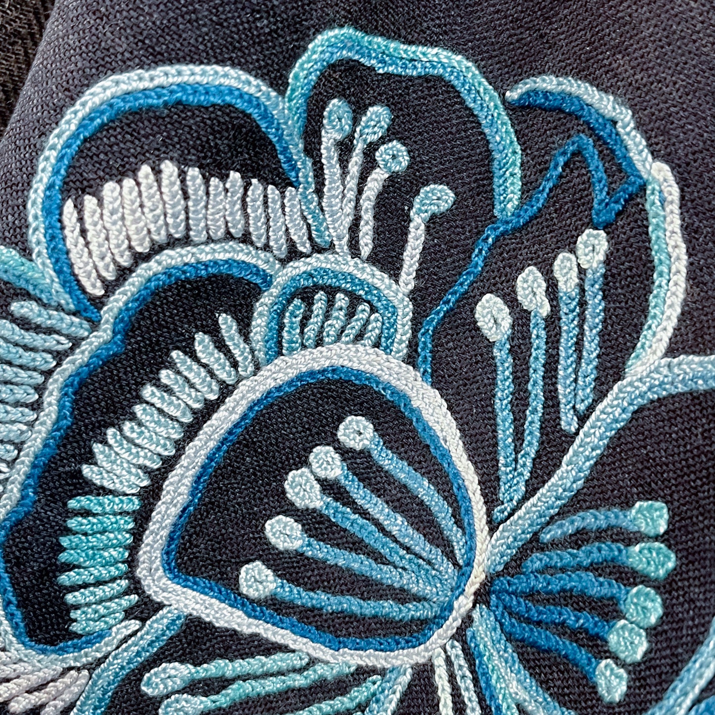 ウール&シルク アリー手刺繍ストール (ネイビー)