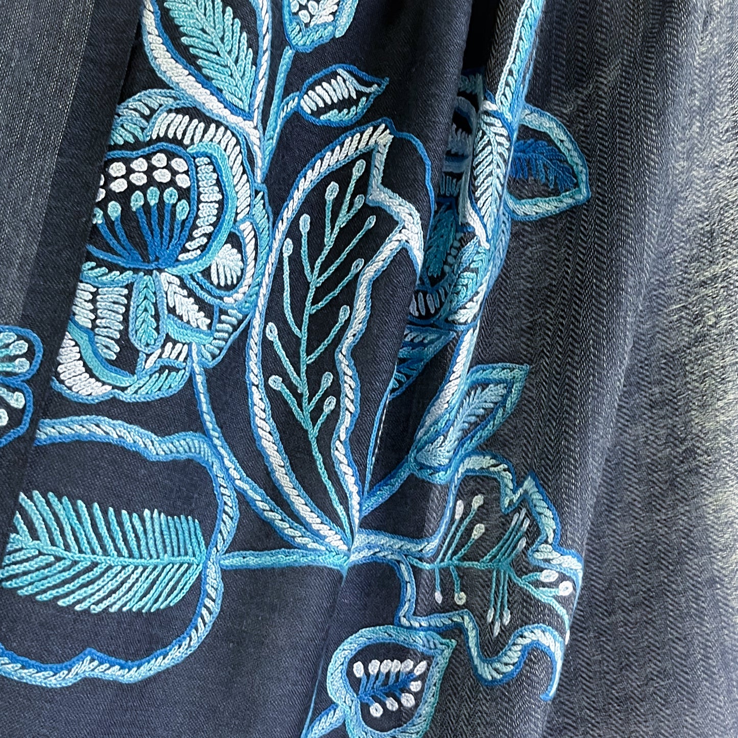 ウール&シルク アリー手刺繍ストール (ネイビー)