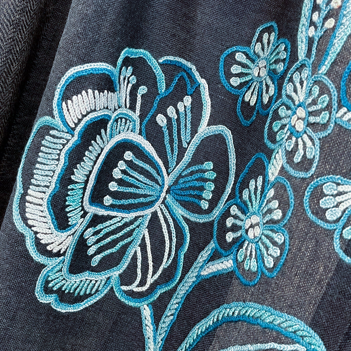 ウール&シルク アリー手刺繍ストール (ネイビー)