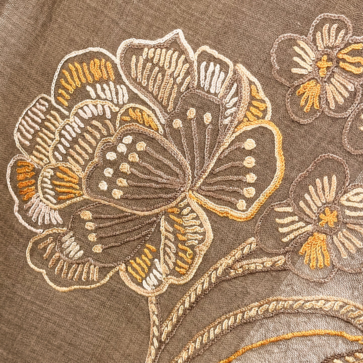 ウール&シルク アリー手刺繍ストール (ベージュ)