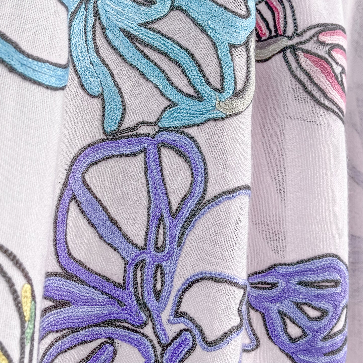 薄手ウール&シルク アリー手刺繍ストール (ライトラベンダー)