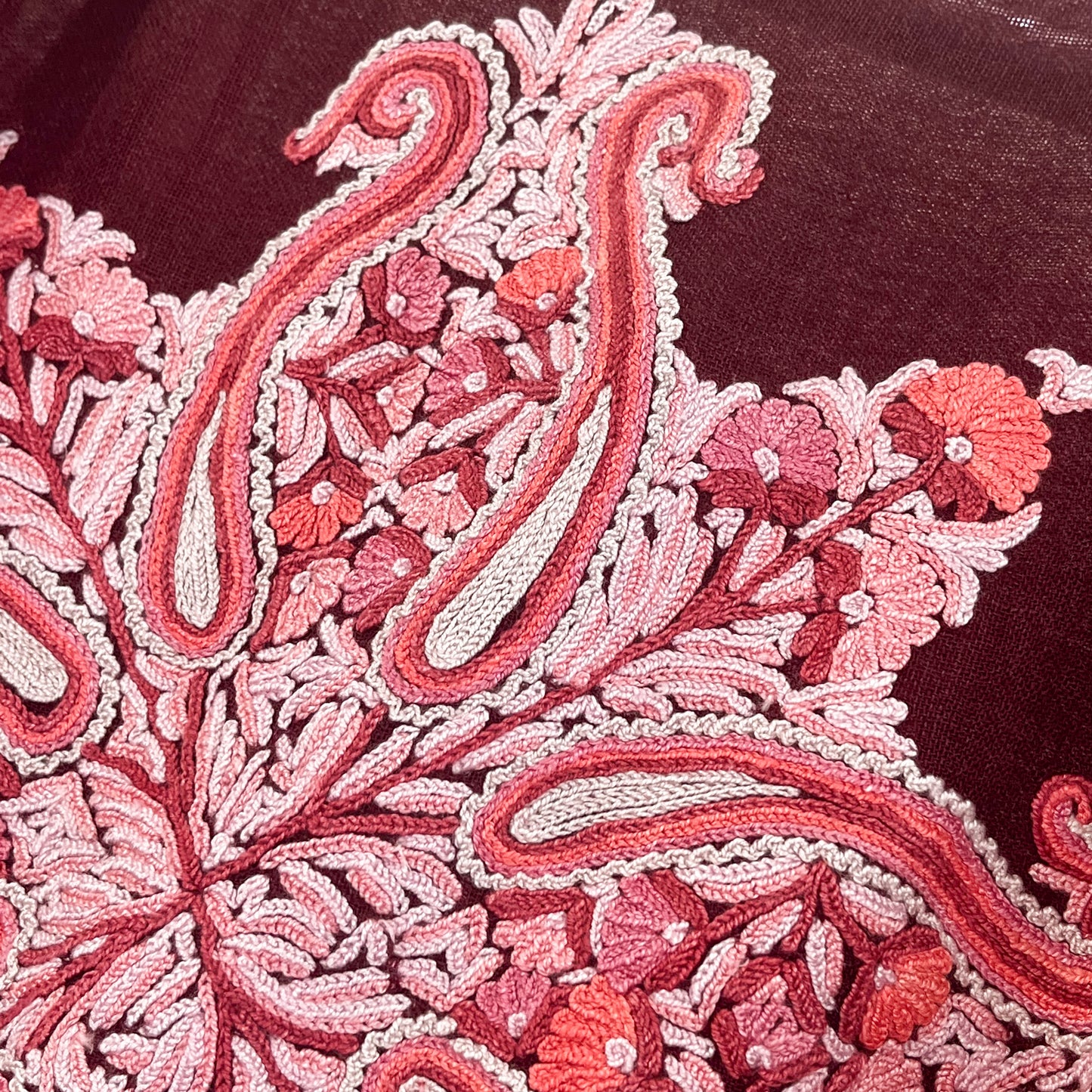 【期間限定スペシャル価格】薄手ウール&シルク アリー手刺繍ストール (ボルドー)