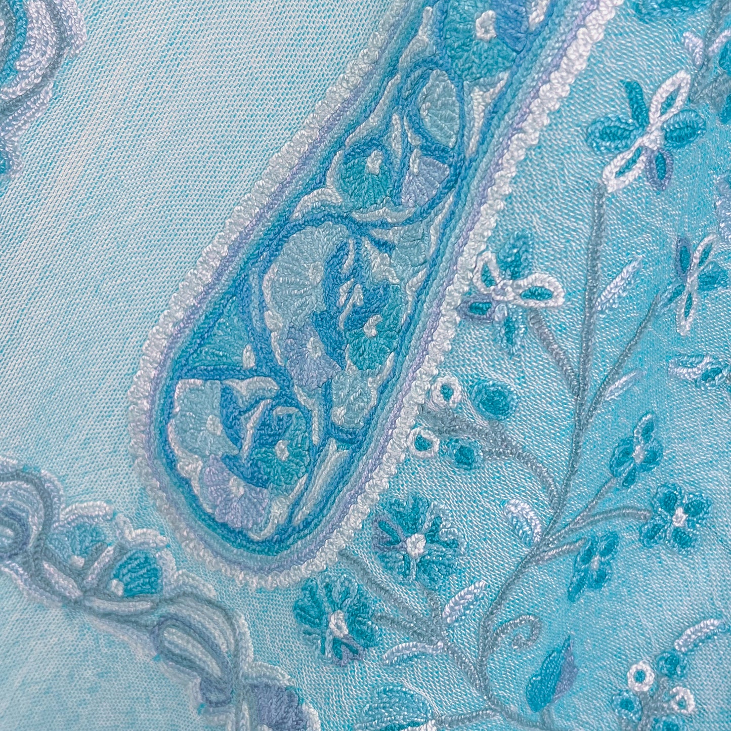 Flower&Paisley 薄手ウール&シルク アリー手刺繍ストール(ライトターコイズ)