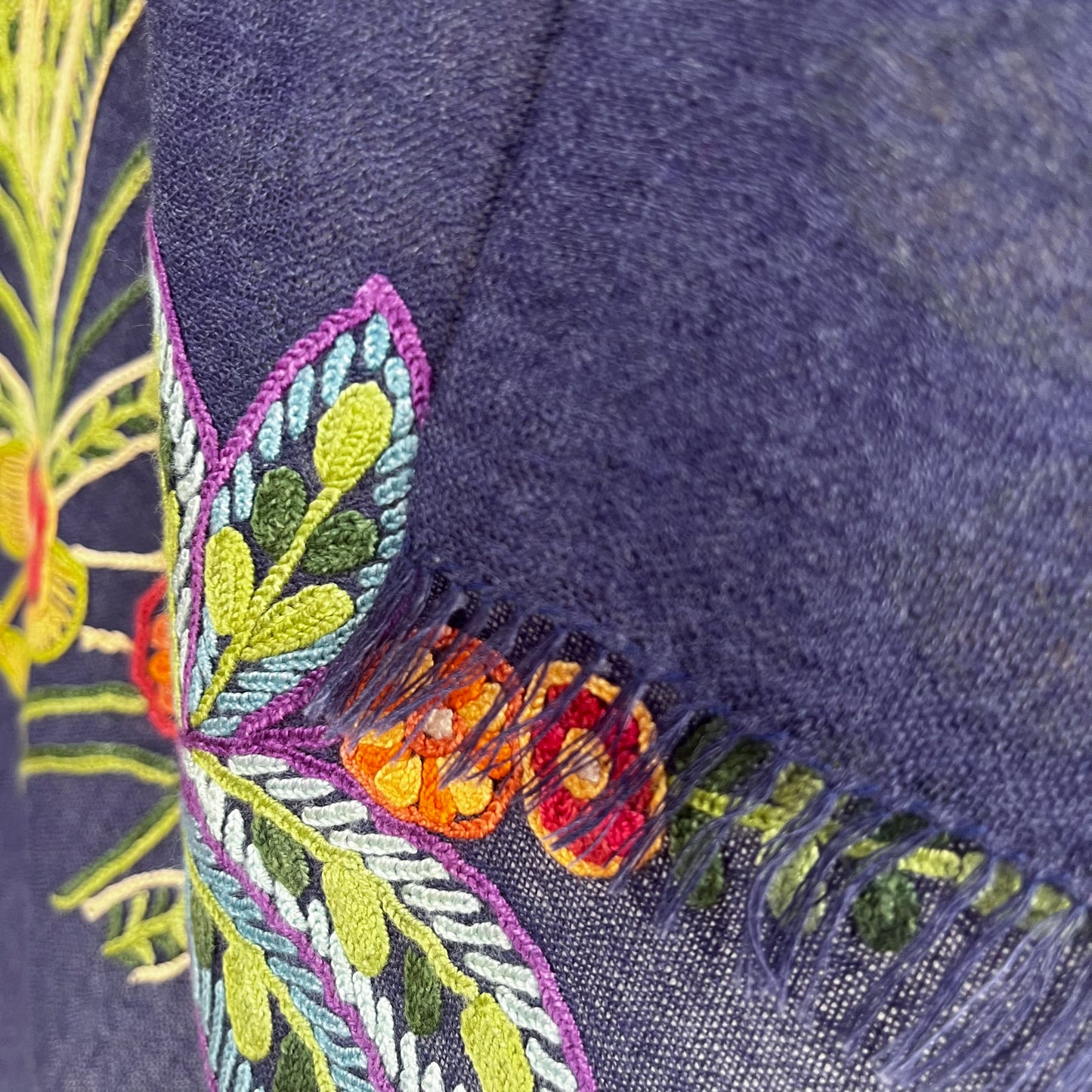 アバターモチーフ ウール&シルク アリー手刺繍ストール (ネイビー)