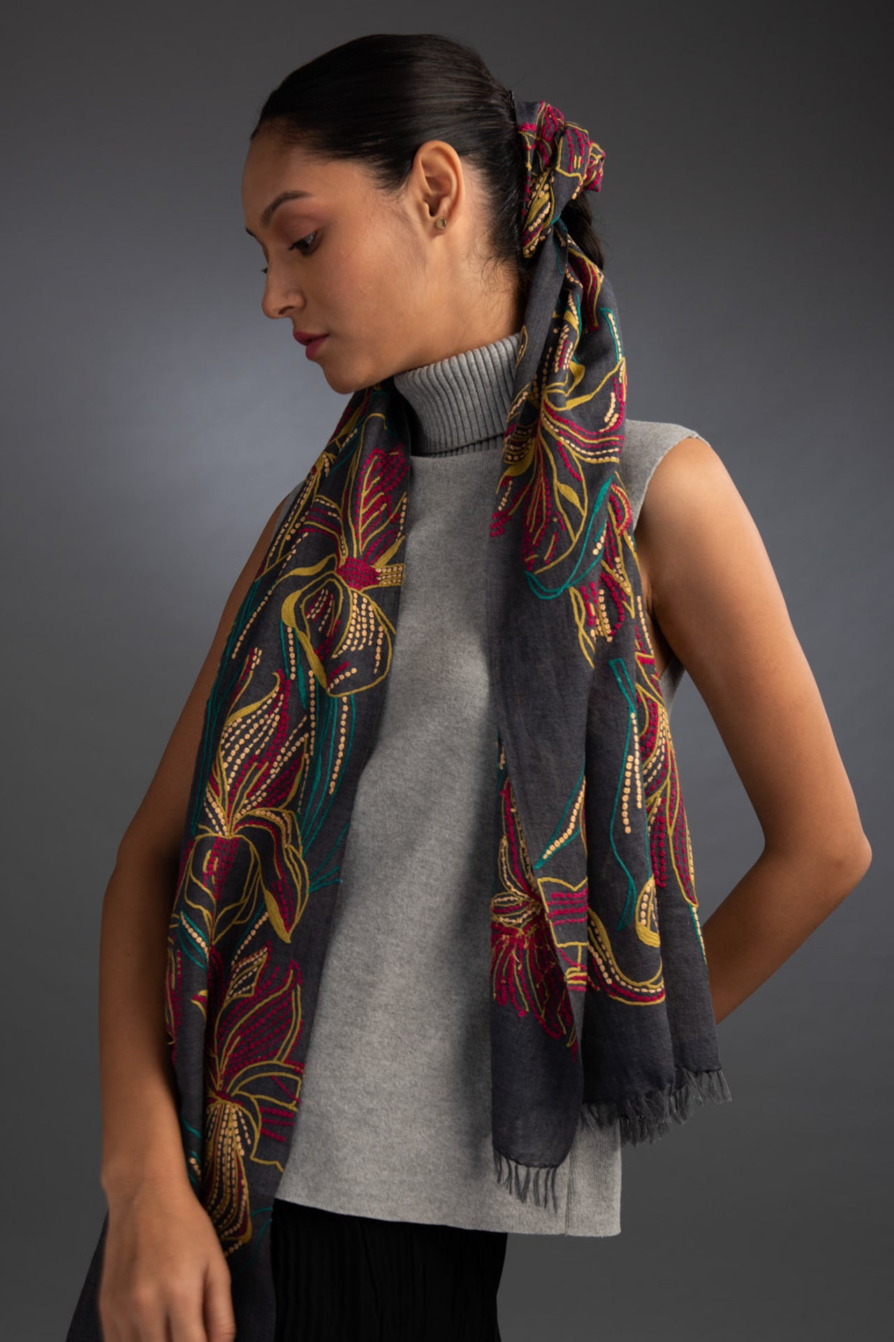 Graphic Flowers Lightweight Wool & Silk Allie Hand Embroidered Stole (Dark Grey)