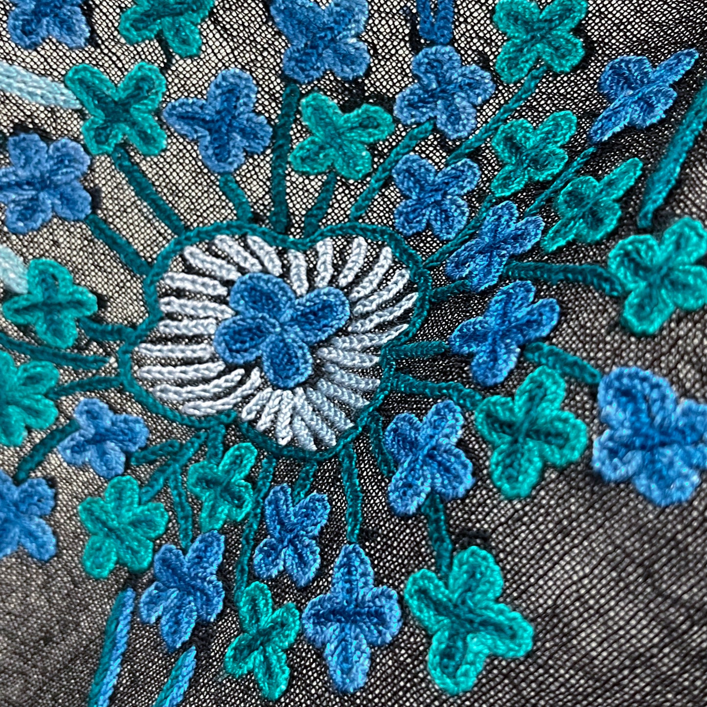 薄手ウール&シルク アリー&ニードル手刺繍ストール(ブラック/ターコイズ)
