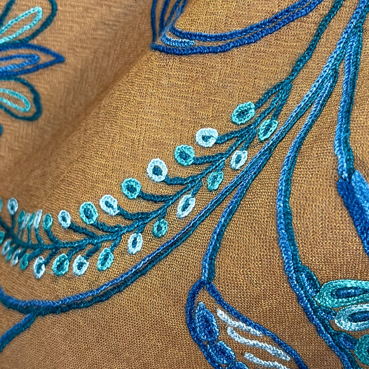 薄手ウール&シルク アリー&ニードル手刺繍ストール(ダークオリーブ)