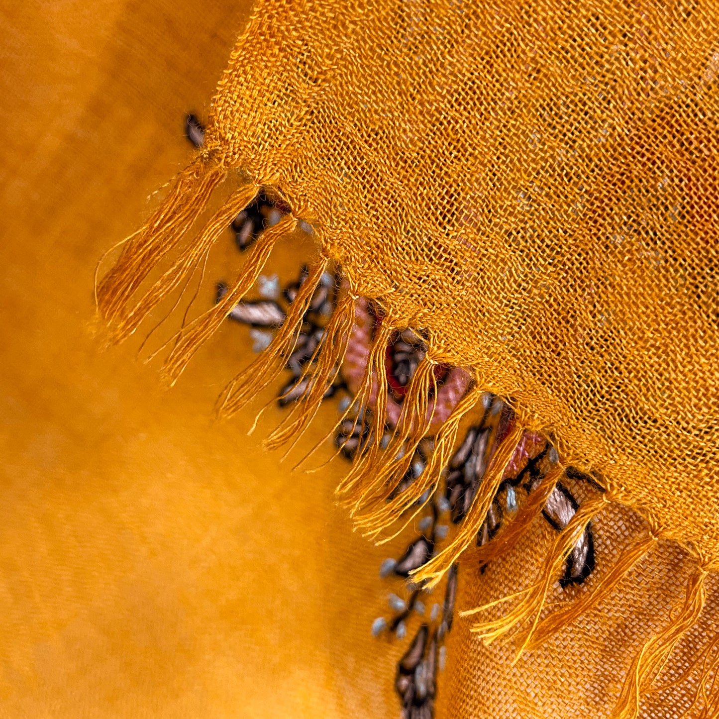 ELEGANT NEEDLE 薄手ウール&シルク ニードル手刺繍ストール (ゴールド)