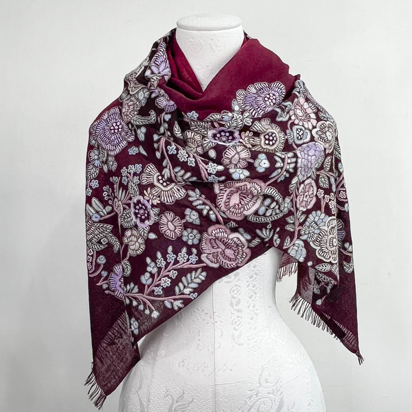 Passion Flowers 薄手ウール&シルク プリント&アリー手刺繍ストール (ボルドー)
