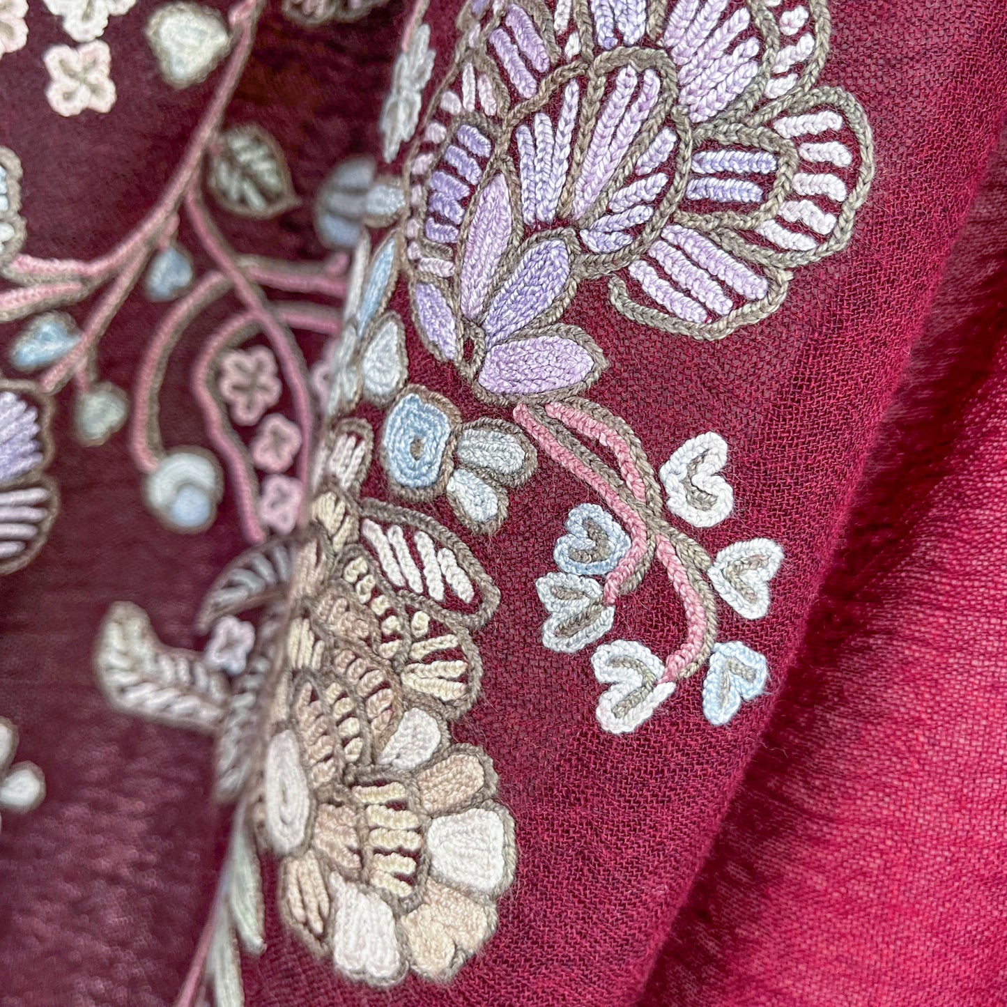 Passion Flowers 薄手ウール&シルク プリント&アリー手刺繍ストール (ボルドー)