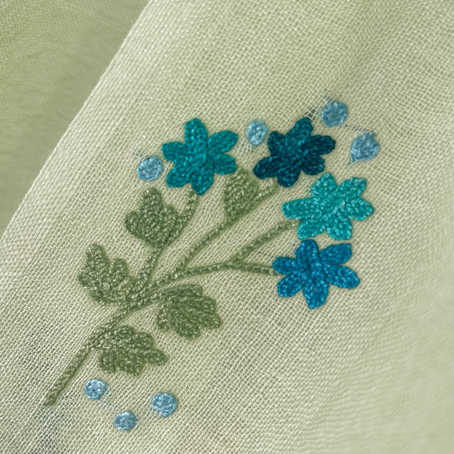 ミモザ 薄手ウール&シルク アリー手刺繍細幅ストール (ライトグリーン)