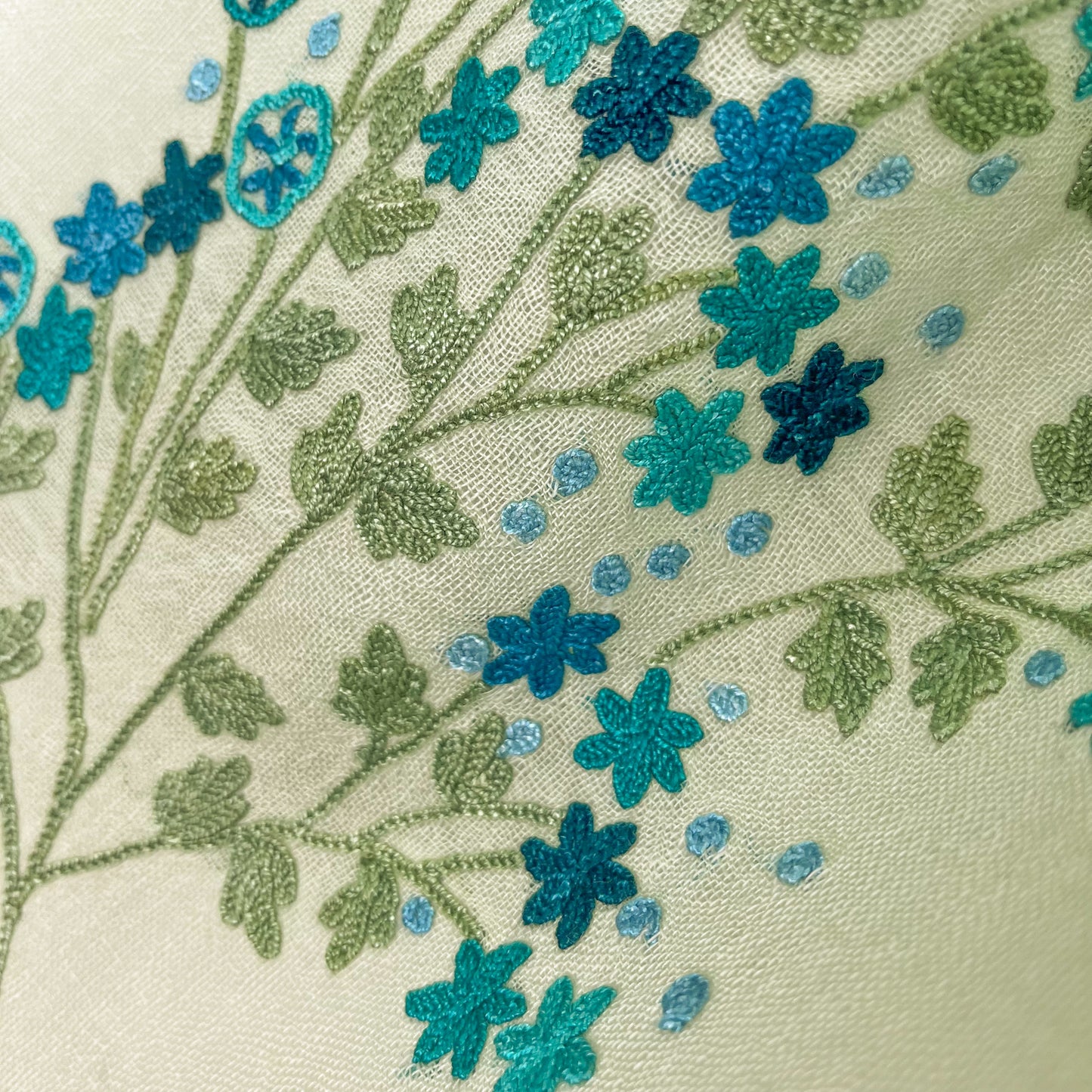 ミモザ 薄手ウール&シルク アリー手刺繍細幅ストール (ライトグリーン)