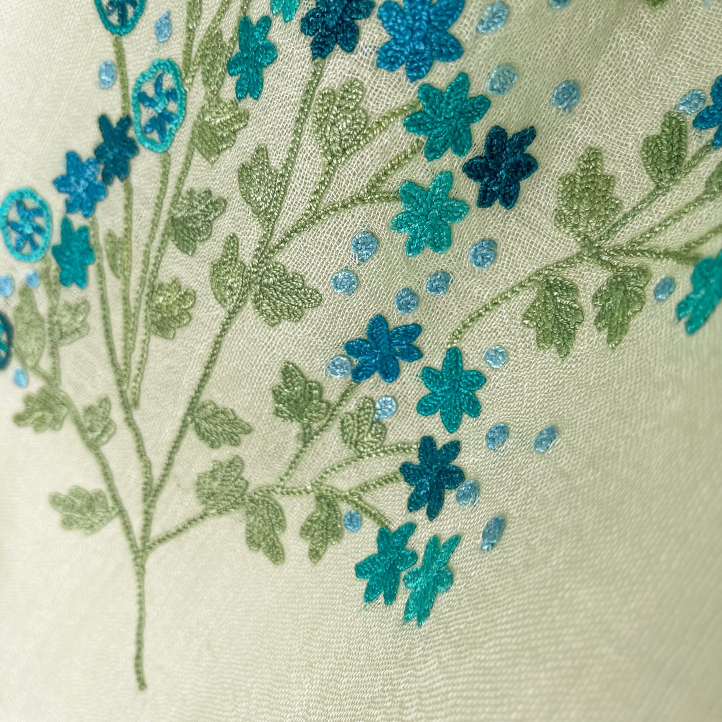ミモザ 薄手ウール&シルク アリー手刺繍細幅ストール (ライトグリーン)