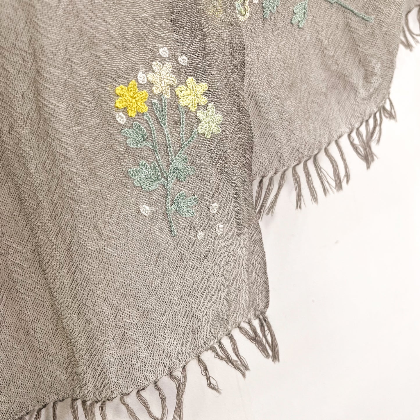 ミモザ 薄手ウール&シルク アリー手刺繍細幅ストール (グレージュ)