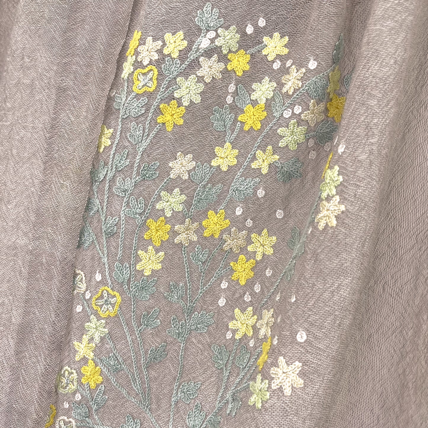 ミモザ 薄手ウール&シルク アリー手刺繍細幅ストール (グレージュ)