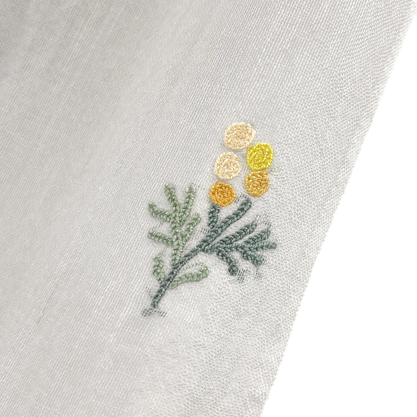 ミモザ 薄手ウール&シルク アリー手刺繍細幅ストール (ライトグレー)