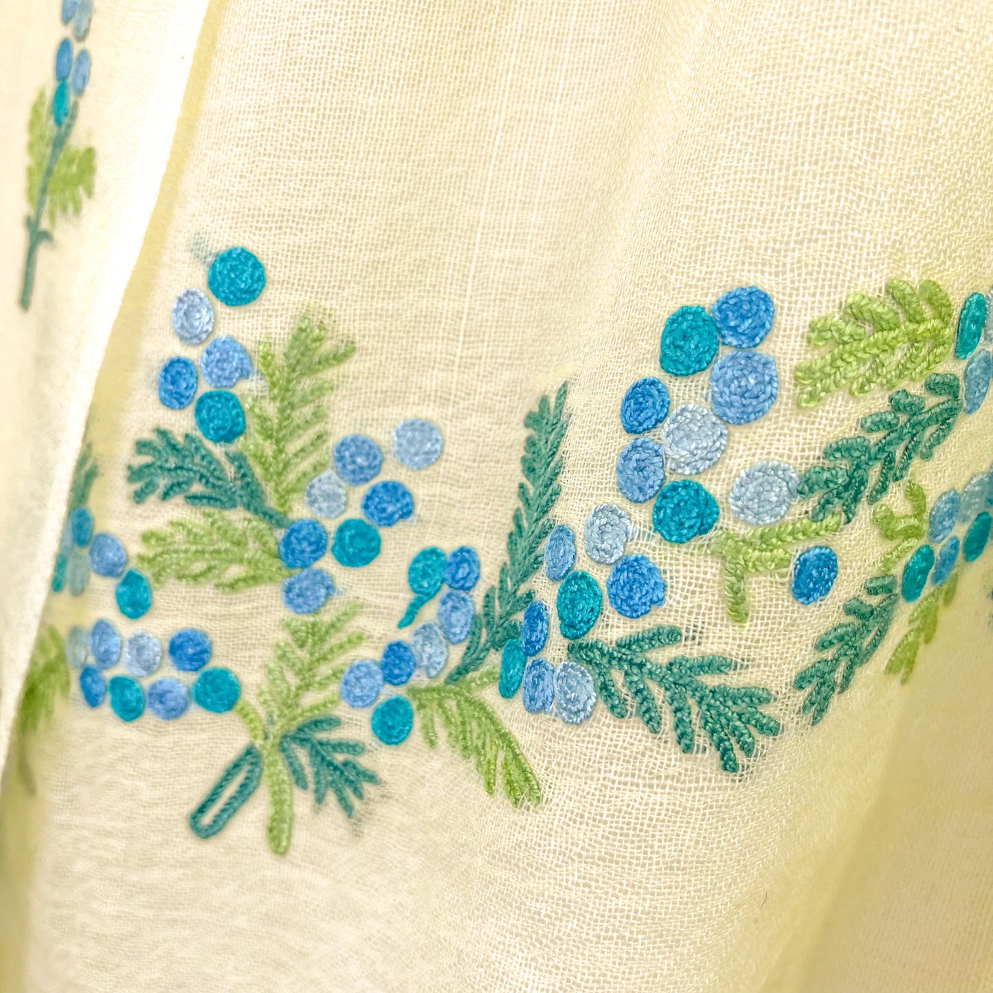 ミモザ 薄手ウール&シルク アリー手刺繍細幅ストール (ライトイエロー)