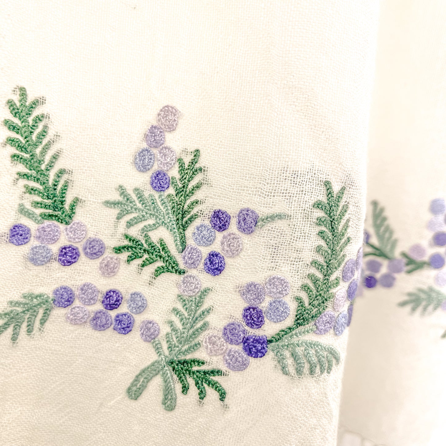 ミモザ 薄手ウール&シルク アリー手刺繍細幅ストール (ホワイト)