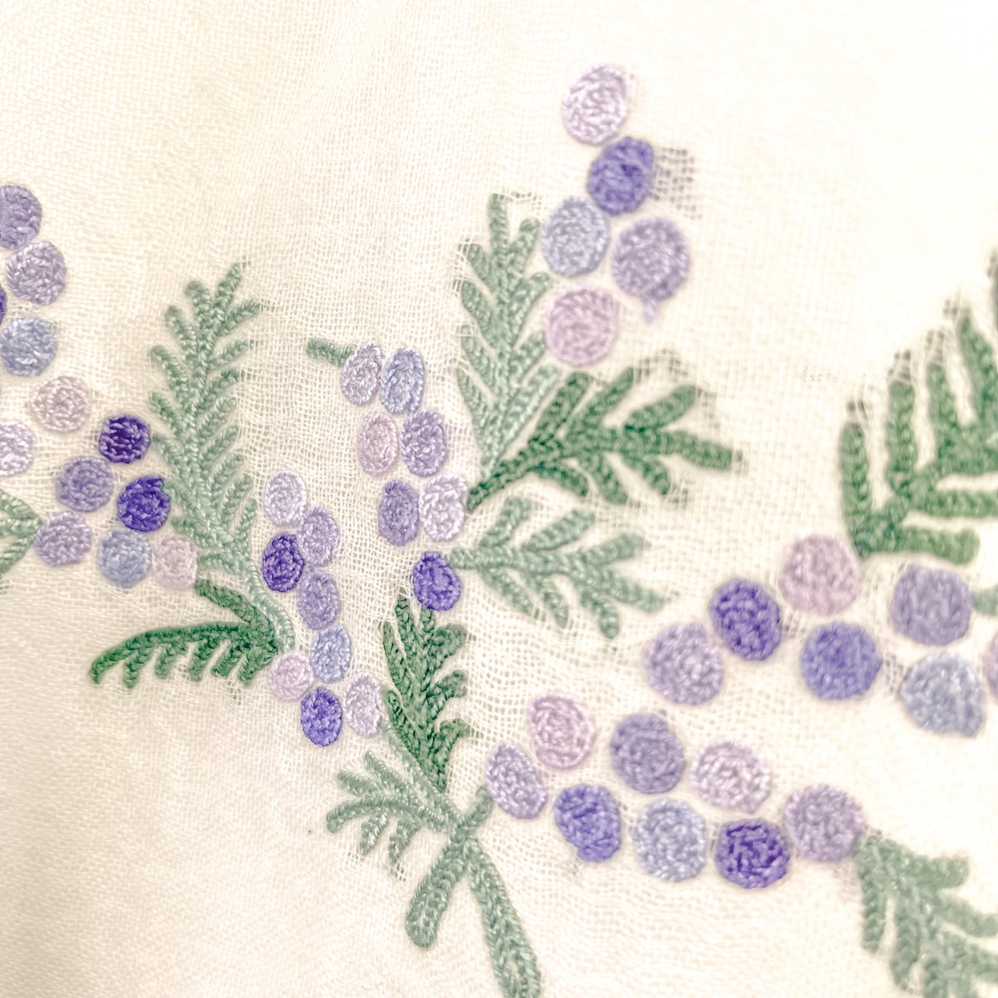 ミモザ 薄手ウール&シルク アリー手刺繍細幅ストール (ホワイト)