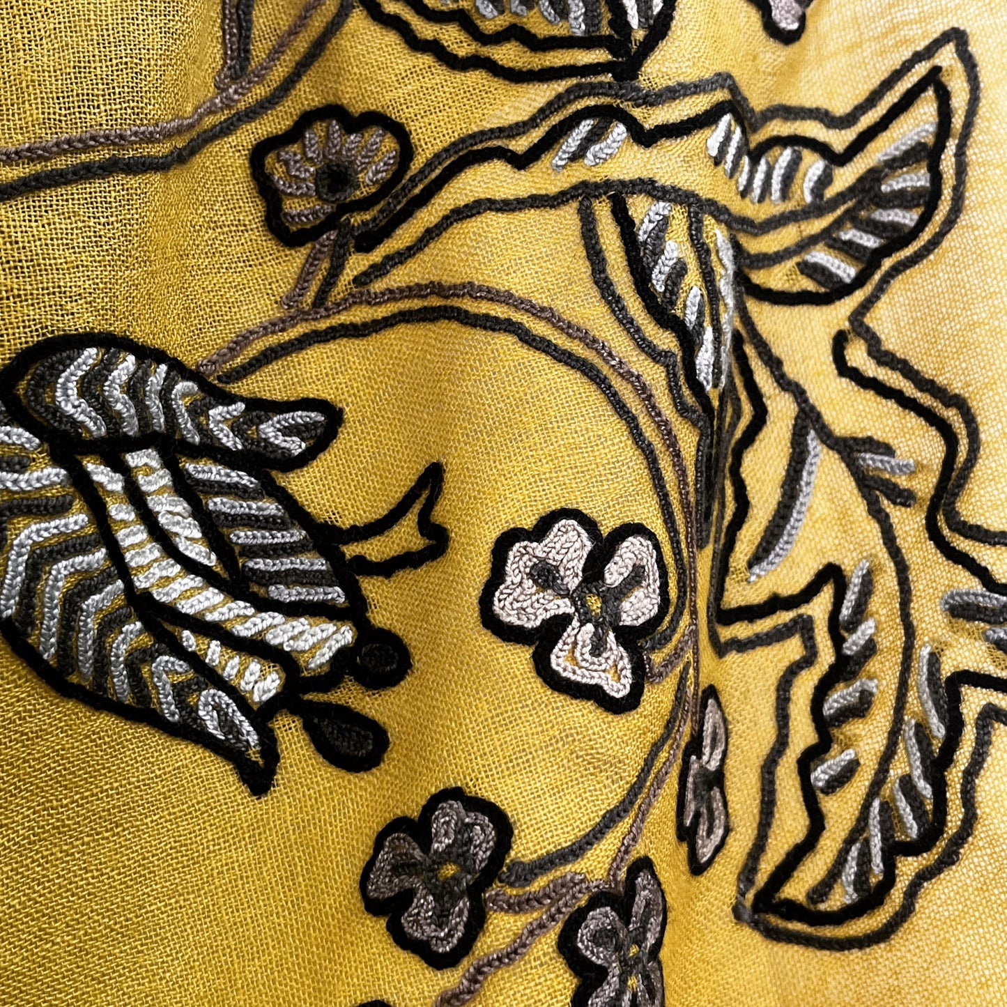 薄手ウール&シルク アリー手刺繍ストール(マスタード)