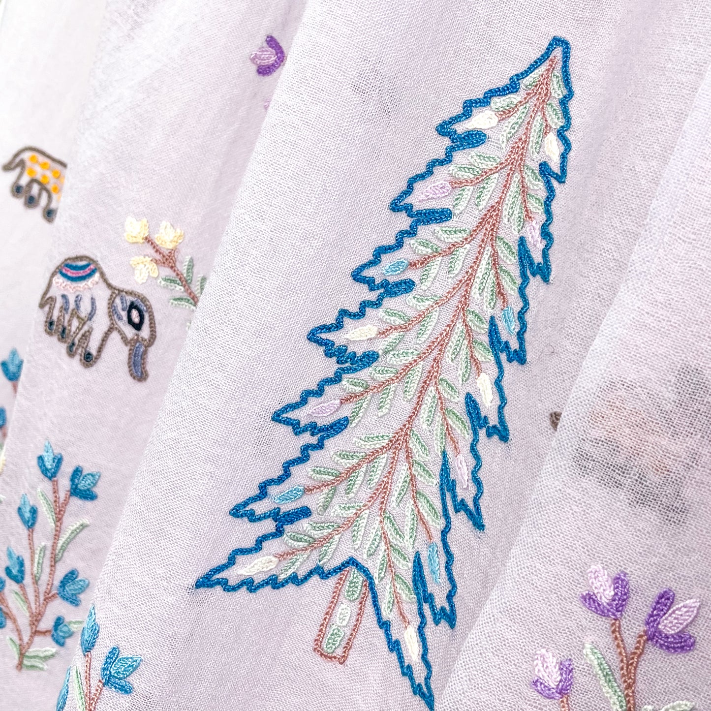 Tree of Life 薄手ウール&シルク アリー手刺繍ストール (ライトパープル)