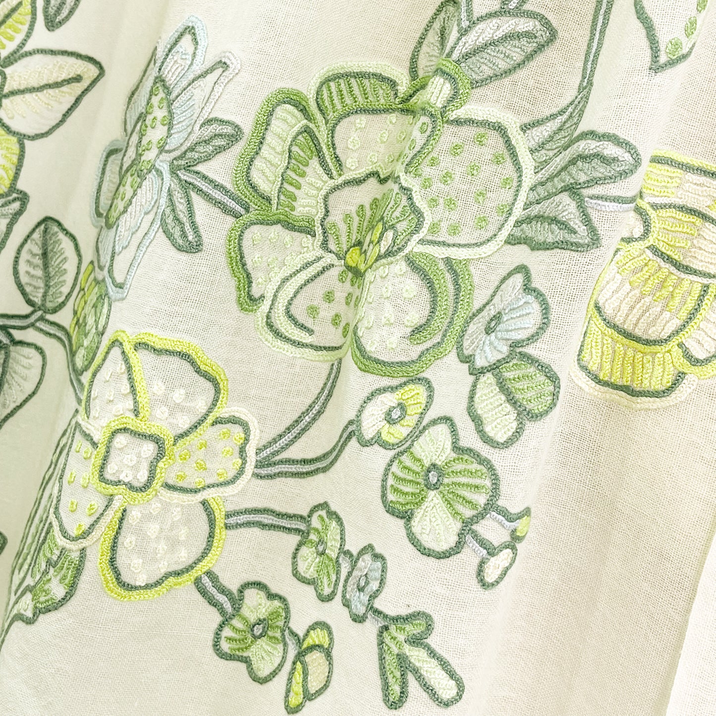 フラワーブーケフラワーモチーフ 薄手ウール&シルク アリー手刺繍ストール (ライトグリーン)