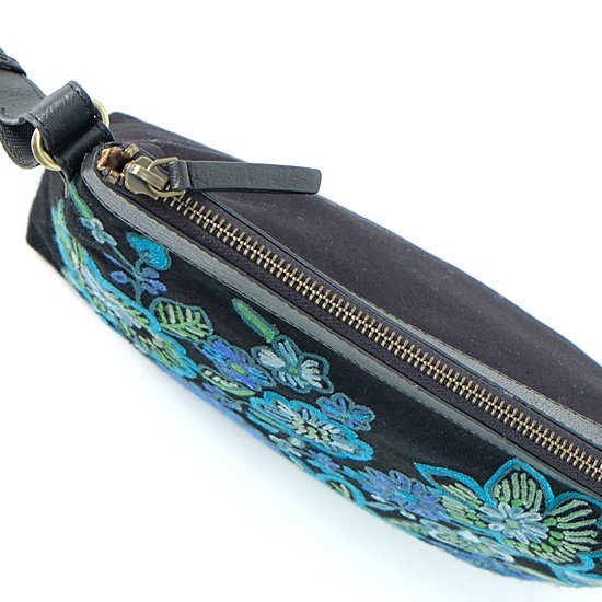 Arry hand-embroidered flower motif shoulder bag 21 cm x 31 cm (black/blue)