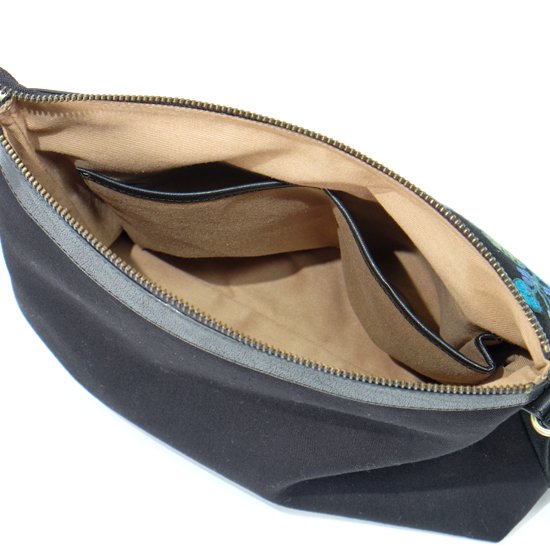 Arry hand-embroidered flower motif shoulder bag 21 cm x 31 cm (black/blue)