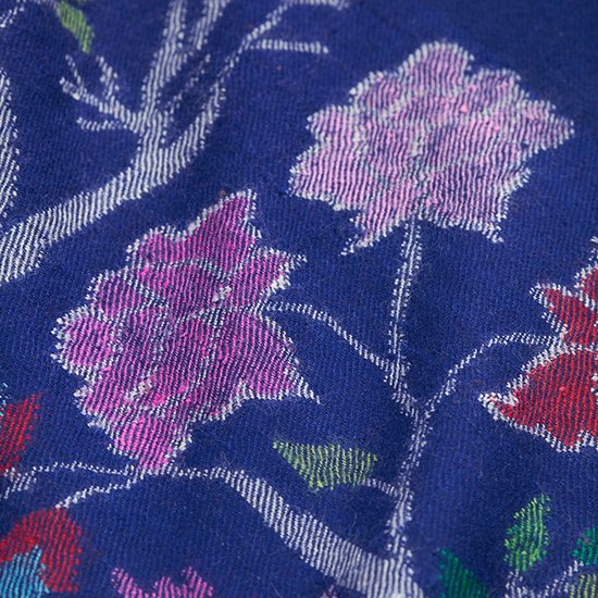 Handwoven cashmere crab weave shawl (navy)