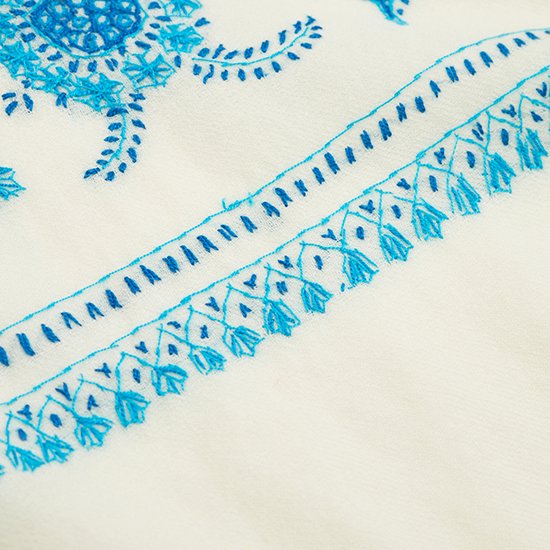 NEEDLE FLOWERS ウール ニードル手刺繍ストール (ホワイト/ターコイズ)