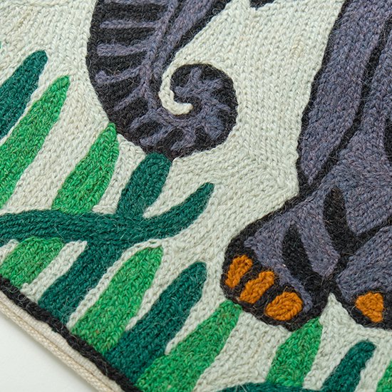 Elephant hand-embroidered cushion cover with elephant motif, 40cm x 40cm (light green)